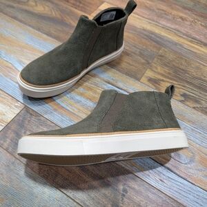 Tom’s Bryce size 8 with Ortholite comfort foam insoles Green